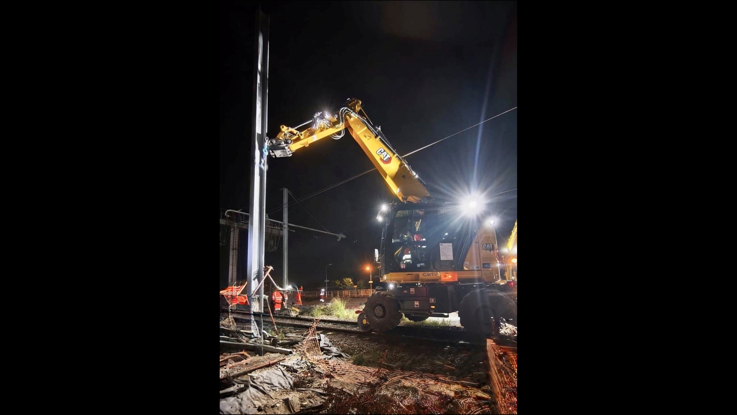 Bergerat Monnoyeur livre à CMTP la première pelle rail-route Cat® M323 Next Gen homologuée selon la norme MT1332 en France