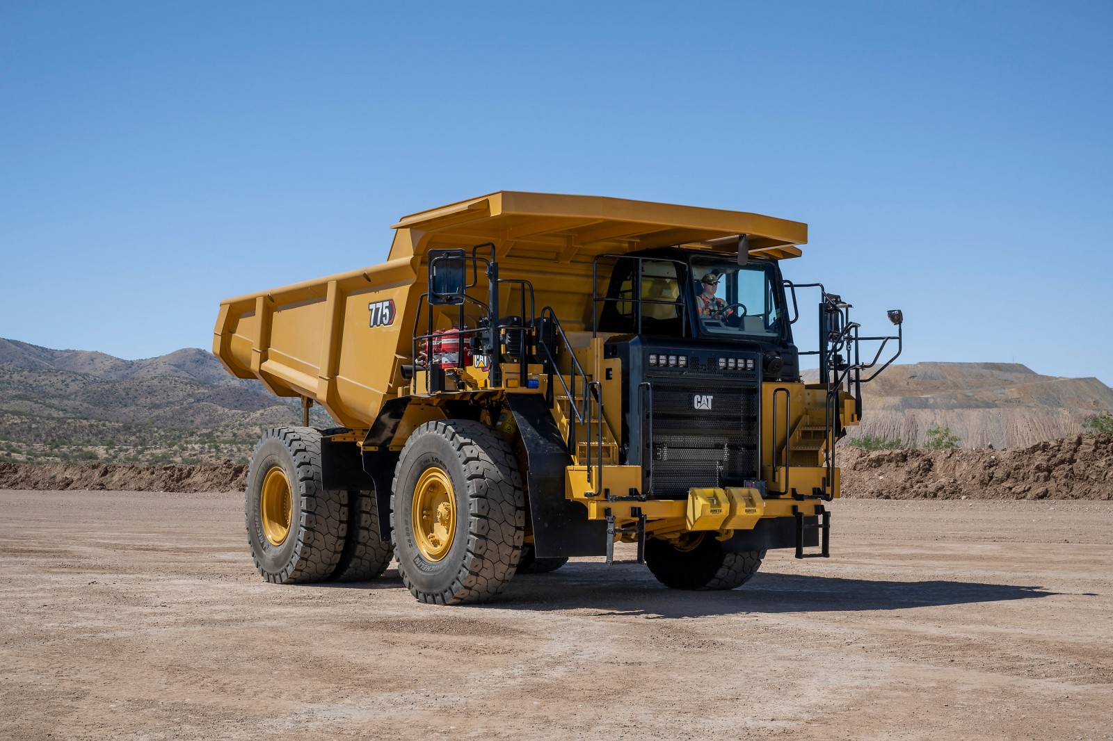 SIM 2026 : Bergerat Monnoyeur a présenté le nouveau tombereau Cat 775 et les dernières évolutions Caterpillar