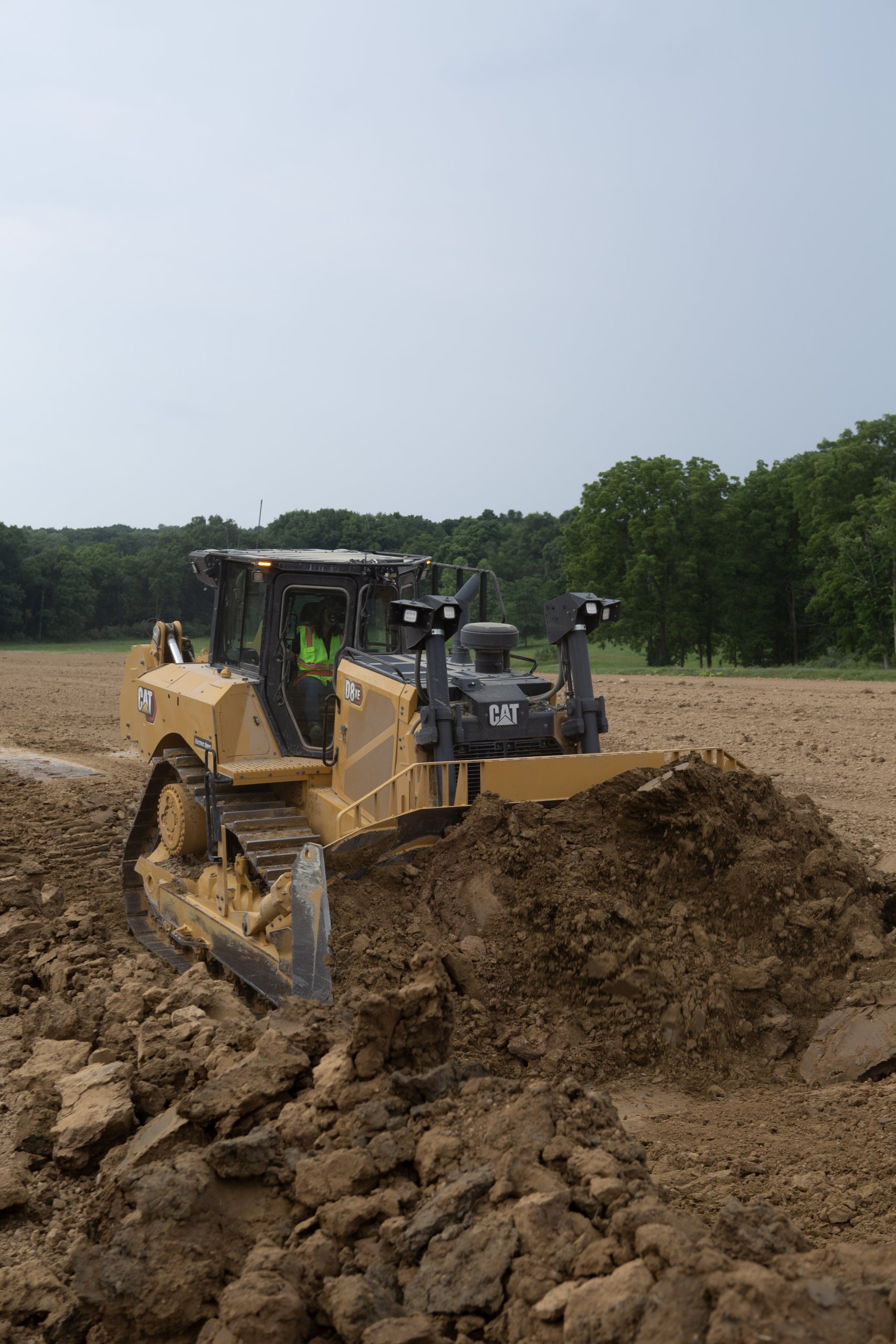 Caterpillar extinde gama de buldozere Next Generation cu transmisie electrică odată cu lansarea noului Cat® D8 XE